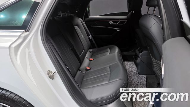 Audi A6 2022 — photo 12