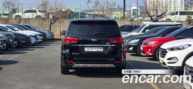 Kia Canival 2020 — photo 4