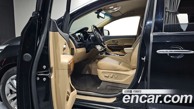 Kia Canival 2016 — photo 10
