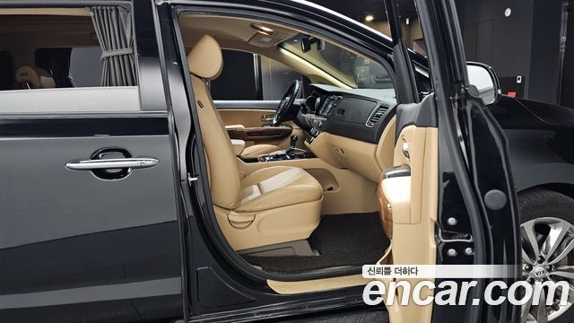 Kia Canival 2016 — photo 11