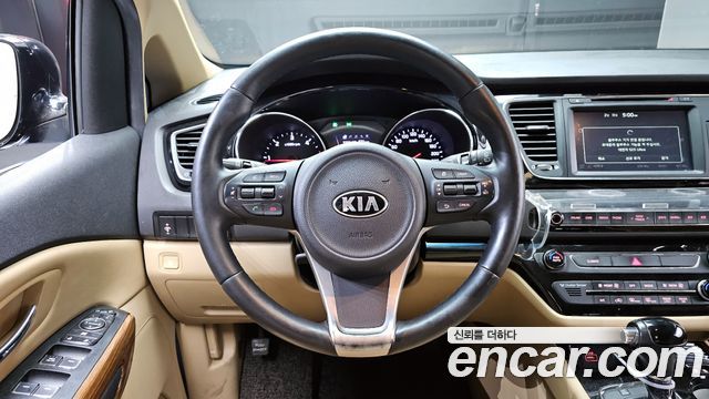 Kia Canival 2016 — photo 13