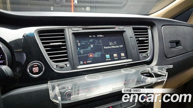 Kia Canival 2016 — photo 14