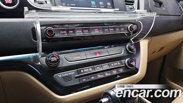 Kia Canival 2016 — photo 15