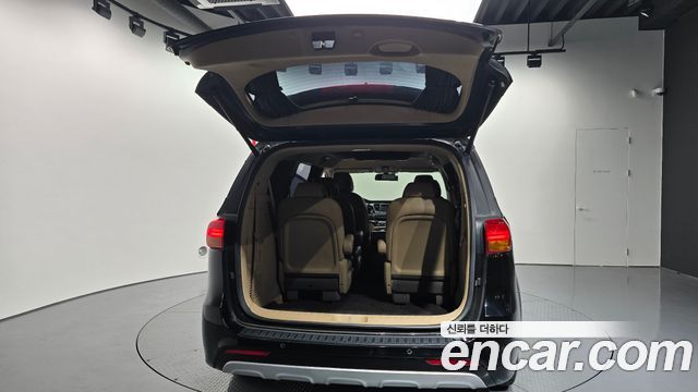 Kia Canival 2016 — photo 20