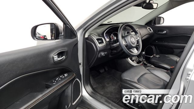 Jeep Compass 2018 — photo 10