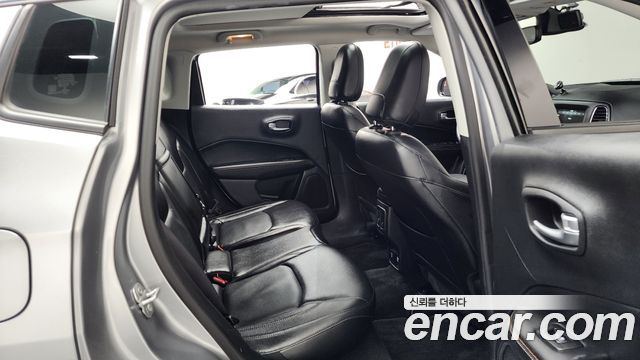 Jeep Compass 2018 — photo 12