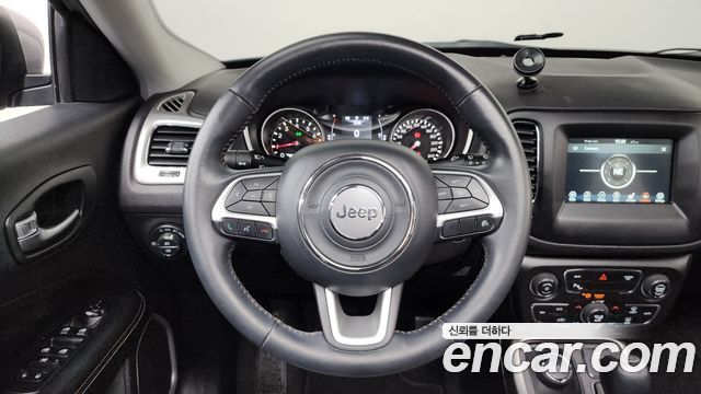 Jeep Compass 2018 — photo 13