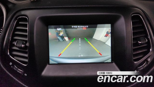 Jeep Compass 2018 — photo 16