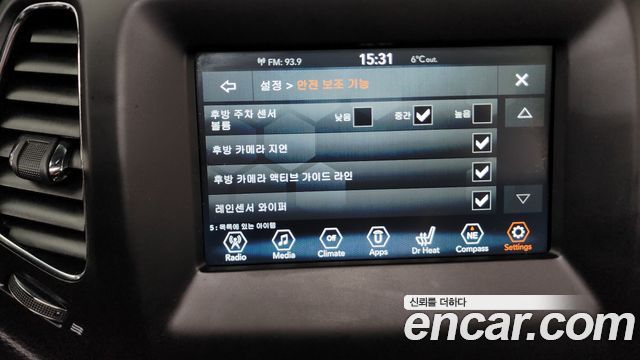 Jeep Compass 2018 — photo 17