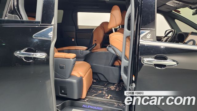 Toyota Alphard 2024 — photo 12