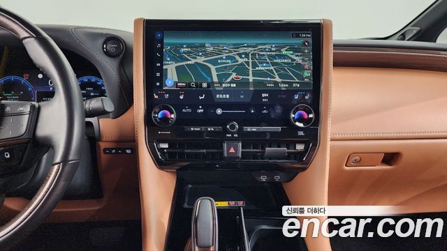 Toyota Alphard 2024 — photo 14