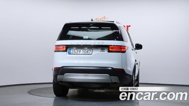 Land Rover Discovery 2018 — photo 4