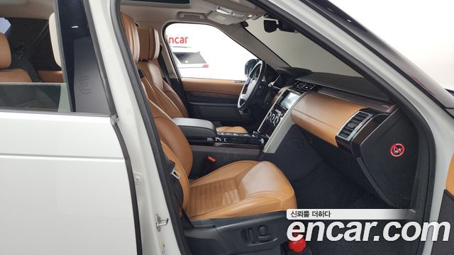 Land Rover Discovery 2018 — photo 10