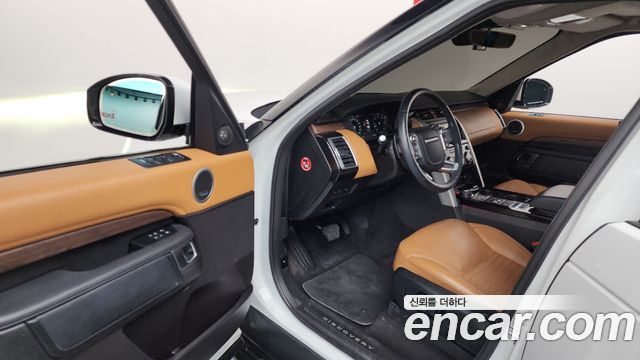 Land Rover Discovery 2018 — photo 11