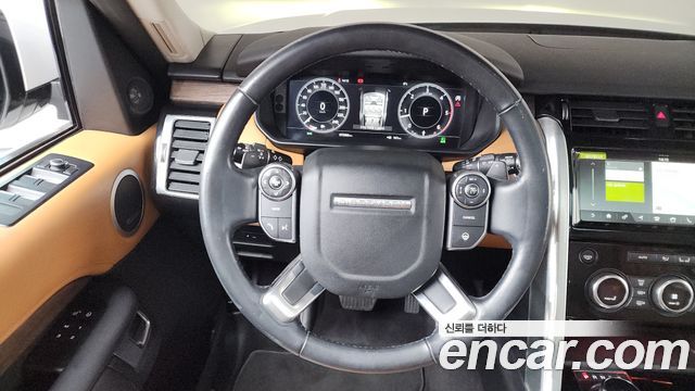 Land Rover Discovery 2018 — photo 13