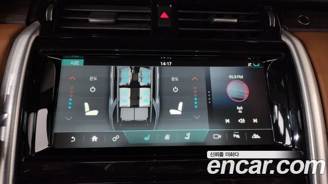 Land Rover Discovery 2018 — photo 16