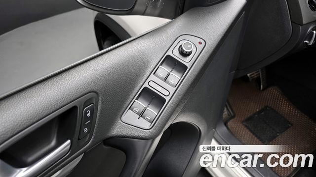 Volkswagen Tiguan 2013 — photo 17