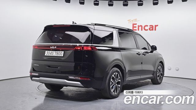 Kia Canival 2023 — photo 2