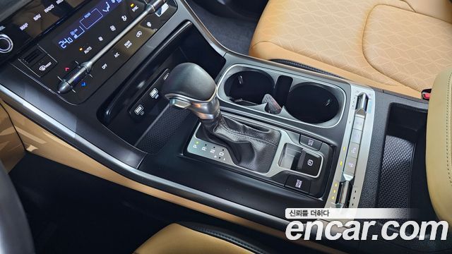 Kia Canival 2023 — photo 9