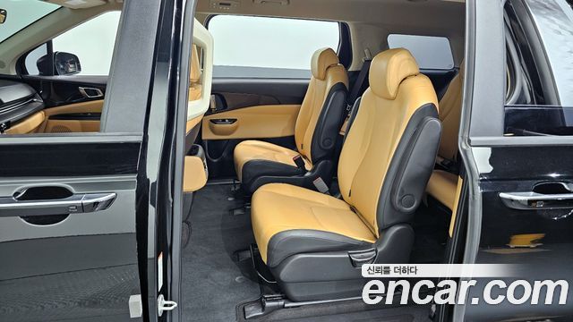 Kia Canival 2023 — photo 11