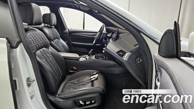 BMW Gran Turismo 2022 — photo 10