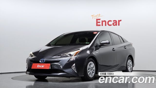 Toyota Prius 2018 — photo 1