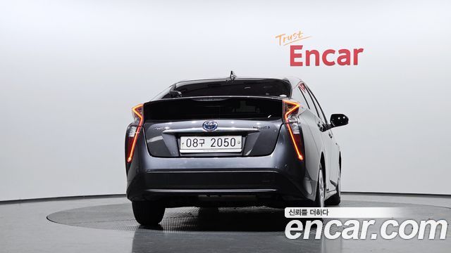 Toyota Prius 2018 — photo 4