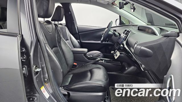 Toyota Prius 2018 — photo 10