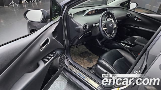 Toyota Prius 2018 — photo 11