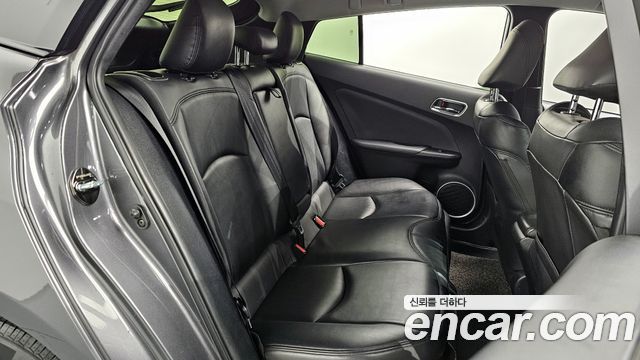 Toyota Prius 2018 — photo 12