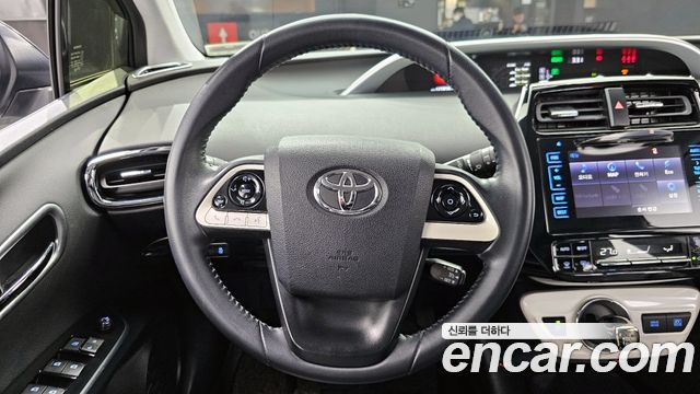 Toyota Prius 2018 — photo 13