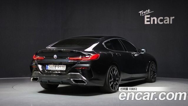 BMW 8-Series 2023 — photo 2