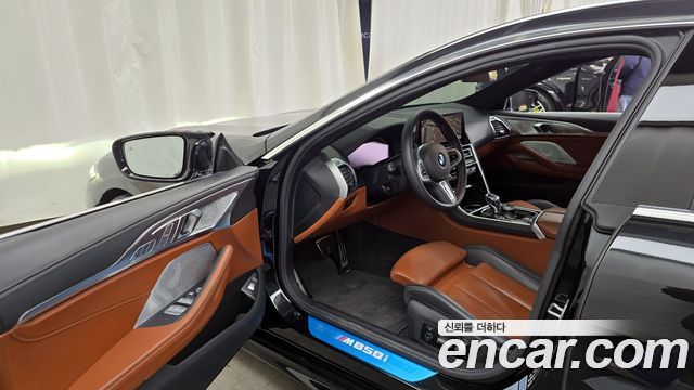 BMW 8-Series 2023 — photo 10