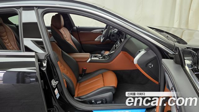 BMW 8-Series 2023 — photo 11
