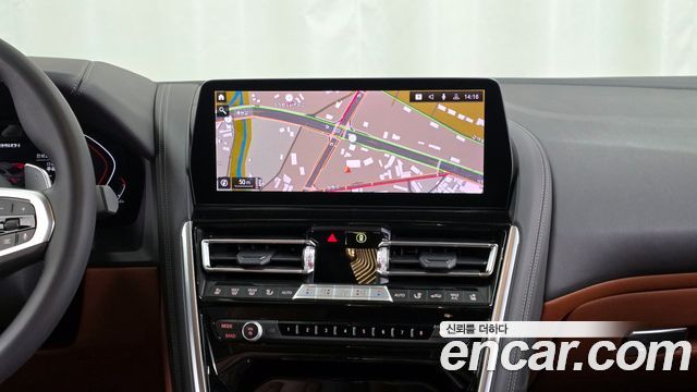 BMW 8-Series 2023 — photo 14