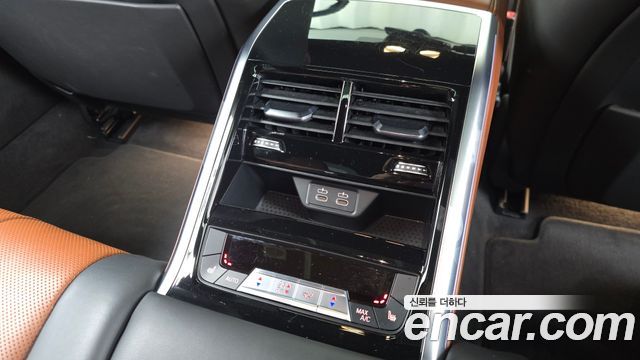 BMW 8-Series 2023 — photo 19