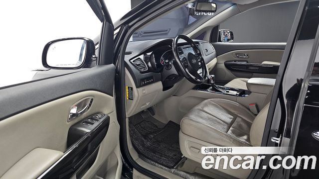 Kia Canival 2019 — photo 11