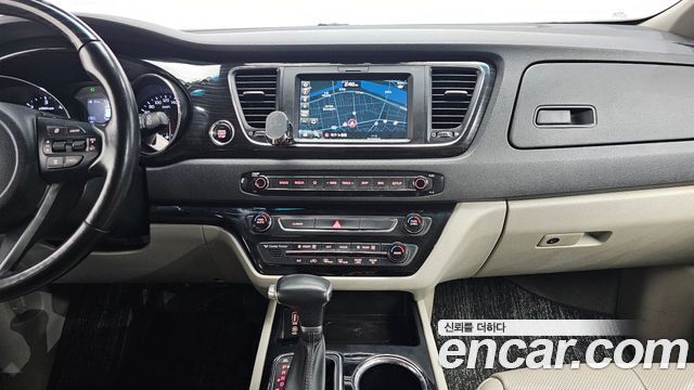 Kia Canival 2019 — photo 16