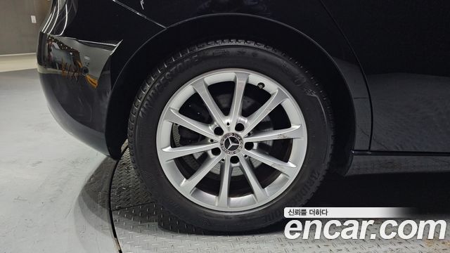 Mercedes-Benz A-Class 2020 — photo 5
