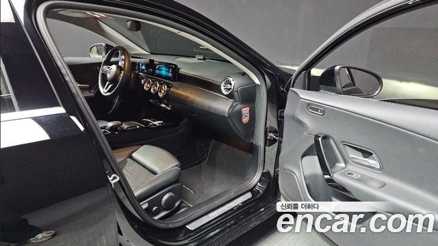 Mercedes-Benz A-Class 2020 — photo 11