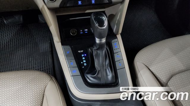 Hyundai AVANTE 2016 — photo 9