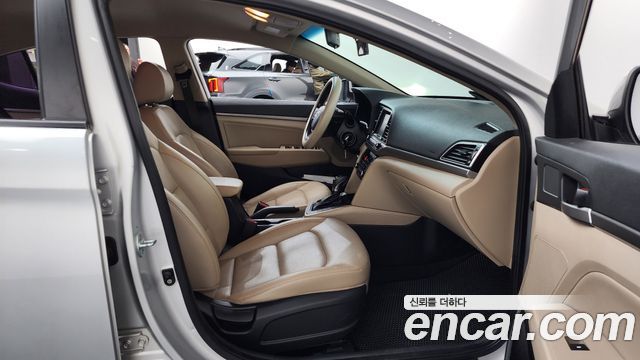 Hyundai AVANTE 2016 — photo 11