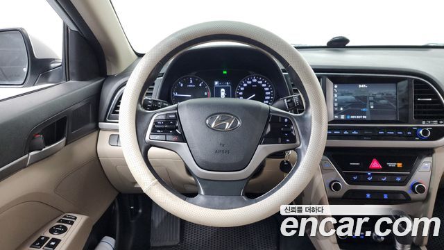 Hyundai AVANTE 2016 — photo 13