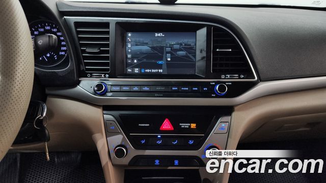 Hyundai AVANTE 2016 — photo 16