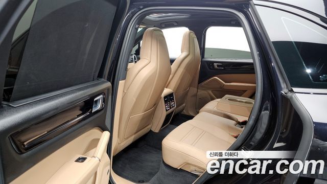 Porsche Cayenne 2021 — photo 11