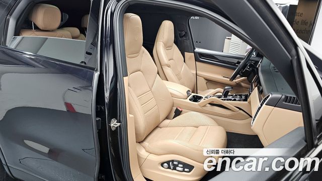 Porsche Cayenne 2021 — photo 12