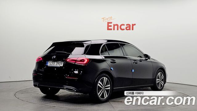 Mercedes-Benz A-Class 2021 — photo 2