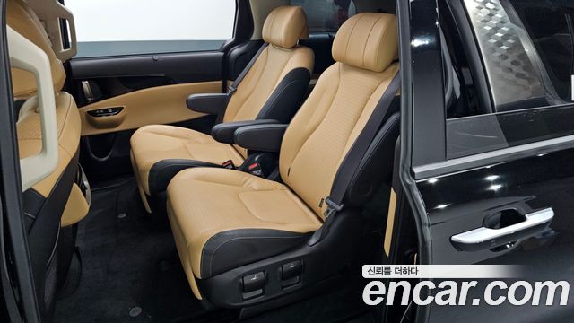 Kia Canival 2023 — photo 11