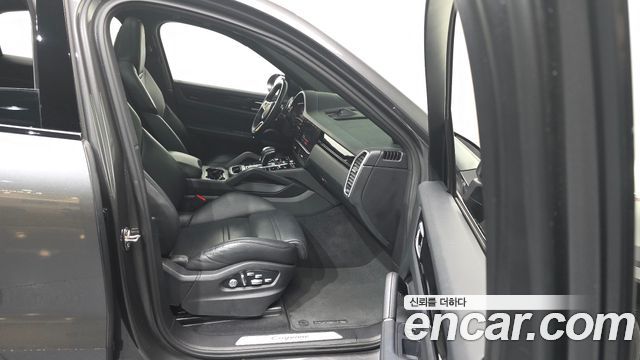 Porsche Cayenne 2020 — photo 11