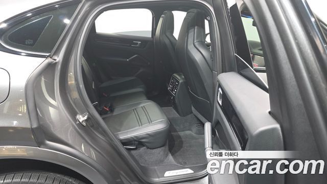 Porsche Cayenne 2020 — photo 12